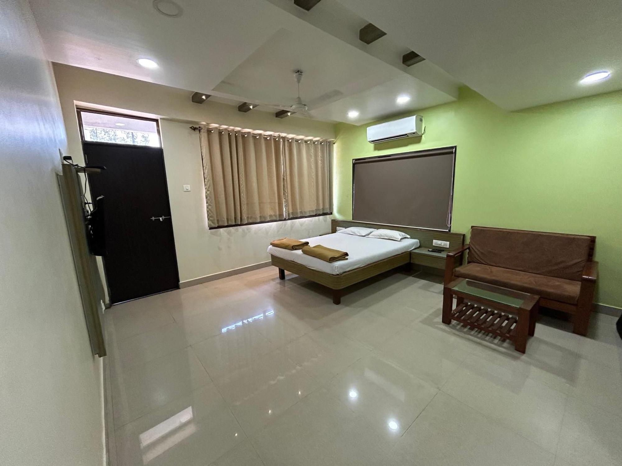 Hotel Aaba'S Gomantak Sawantwadi Buitenkant foto