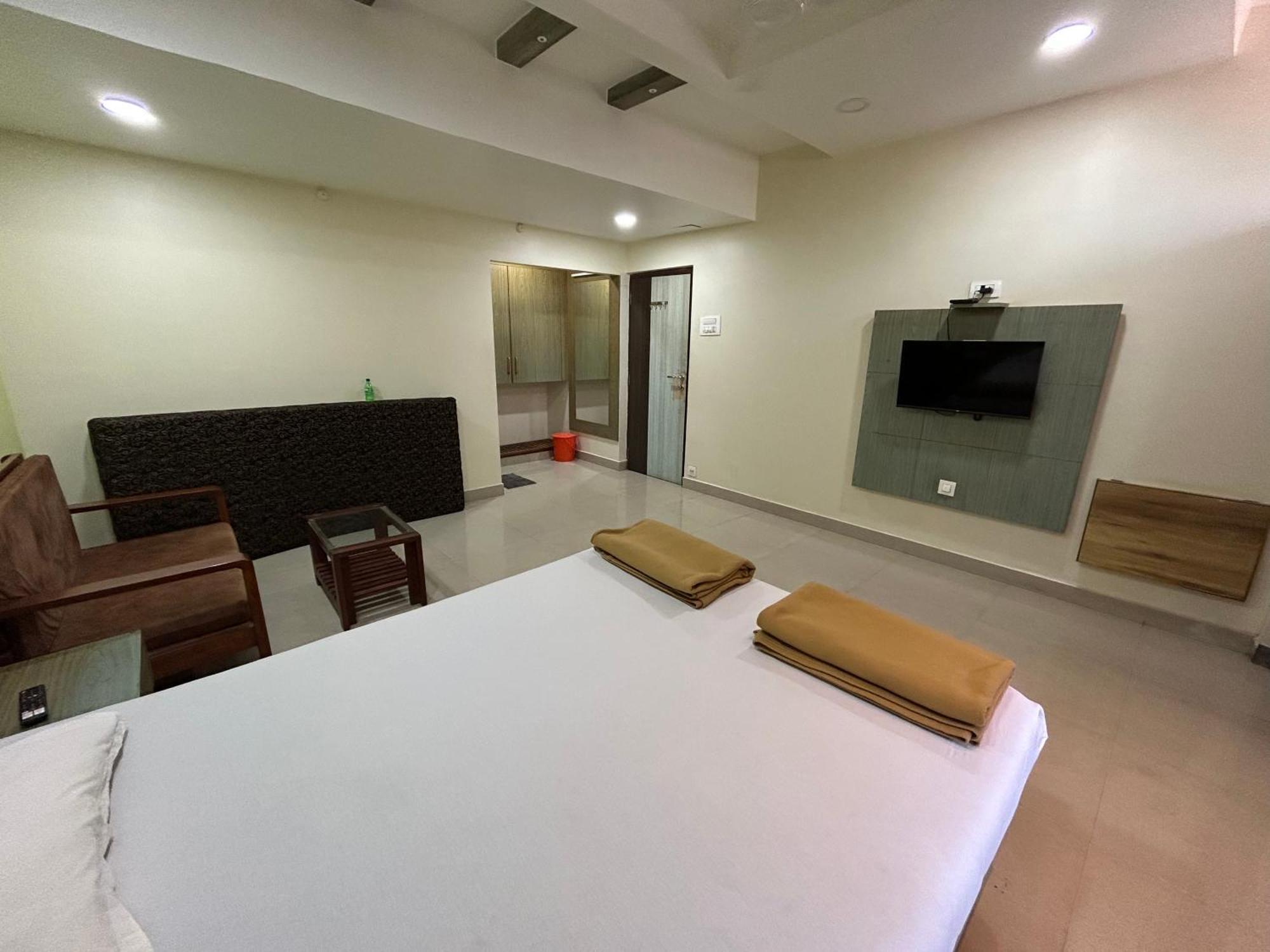 Hotel Aaba'S Gomantak Sawantwadi Buitenkant foto